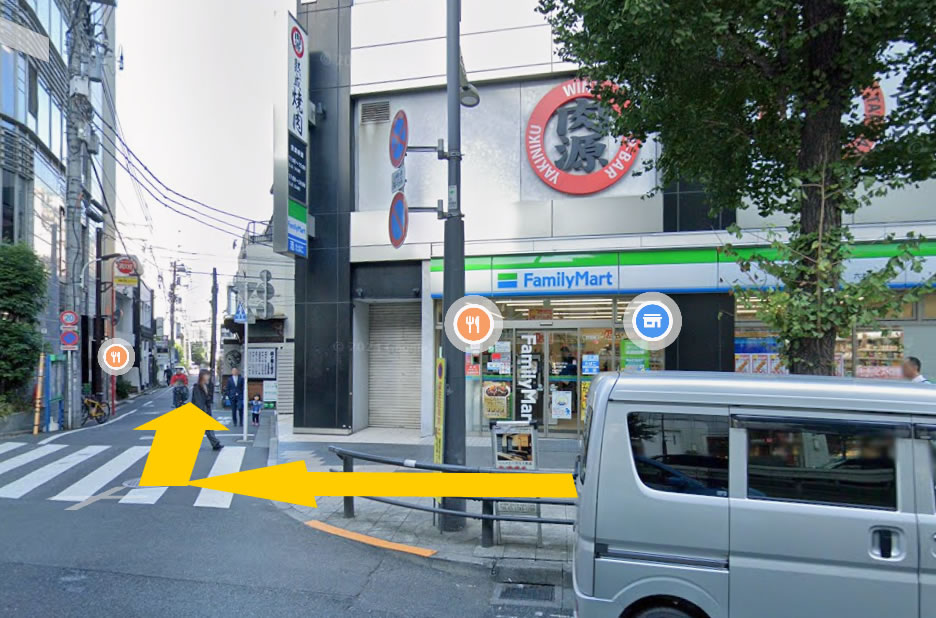 ファミリーマートの角を右折